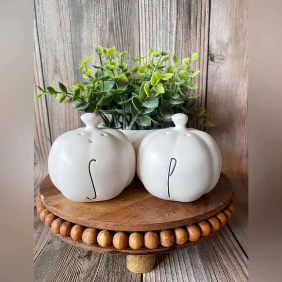 NEW Rae Dunn White Salt & Pepper Pumpkin Shakers Set - Picture 1 of 5